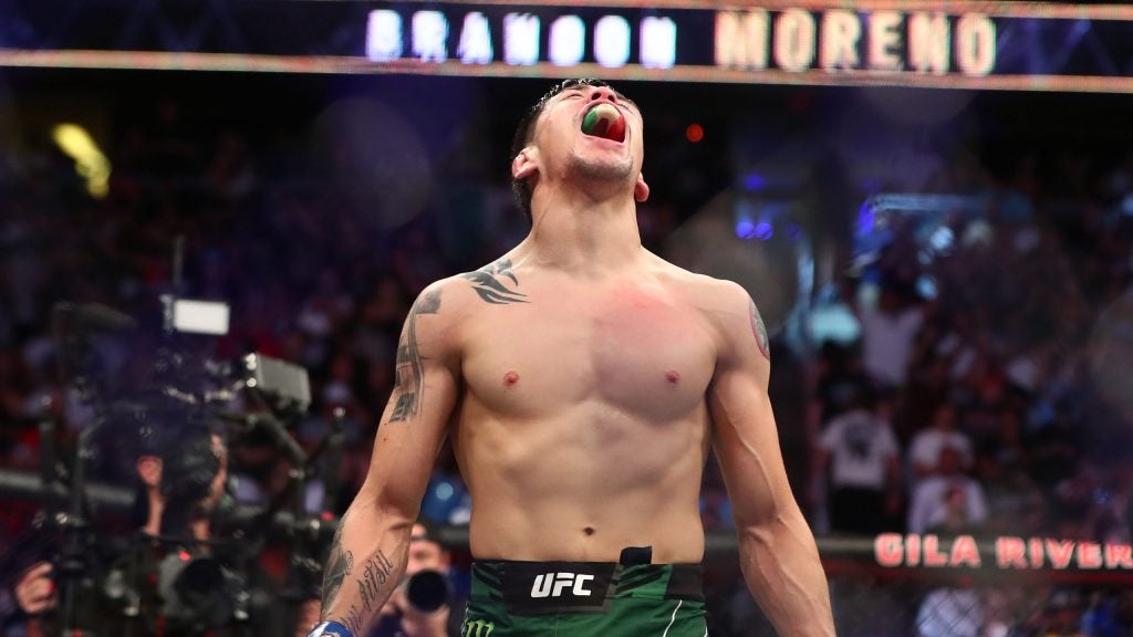 Brandon Moreno hace historia al ser el primer campeón mexicano de la UFC