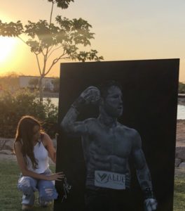 Una joven de Hermosillo vende pintura del Canelo para poder seguir sus estudios, y así responde el boxeador