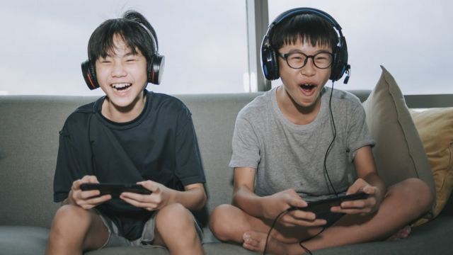 China prohíbe a los menores de edad jugar videojuegos entre semana
