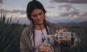 Kendall Jenner construirá una biblioteca con las ganancias de su tequila