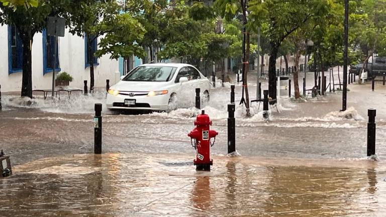 Lluvias en Culiacán: Cierran algunas vialidades y resguardan a alumnos en los planteles