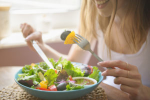 Mindful eating: Así puedes entrenar tu mente para comer saludable