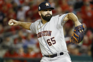 José Urquidy hace historia al ser el primer pelotero mexicano en jugar tres Series Mundiales