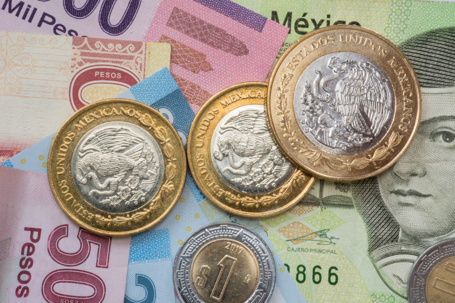 El peso mexicano regresa a niveles en torno a 19/dlr