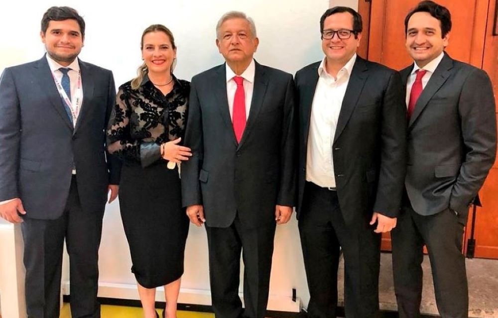 AMLO se defiende: Niega corrupción de sus hijos y acusa a periodista de montaje