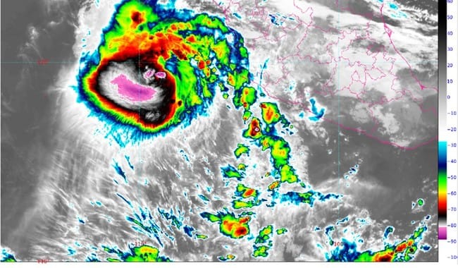 Huracán “Norma” decrece a categoría 2, así va su camino hacia el noroeste de México