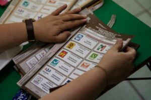 INE rechaza cerca de 40 mil registros para votar en el extranjero